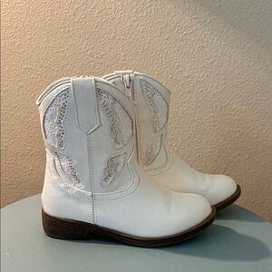Sweet Honey White Girls' Western Cowboy Boots with Decorative Stitching